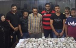 ضبط المتهمين بسرقة 5 ملايين جنيه من سائق وعامل أمام بنك فى مدينة نصر