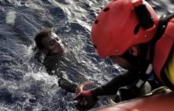 العثور على 10 جثث على متن زورق قبالة سواحل ليبيا