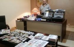 حبس تاجر سيارات بتهمة تزوير العملات الأجنبية وضبط مليون دولار مزيفة