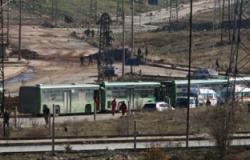 رويترز: سيارات الإجلاء تصل إلى قريتين سوريتين محاصرتين