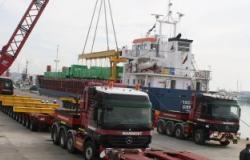 وصول 8500 طن بوتاجاز لموانئ السويس..وتداول 449 شاحنة بضائع بالبحر الأحمر