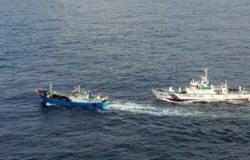 إنقاذ 35 صيادا بعد تعطل مركب صيد بخليج السويس