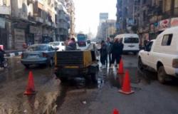 بالصور.. زحام مرورى بسبب كسر ماسورة مياه بشارع رمسيس