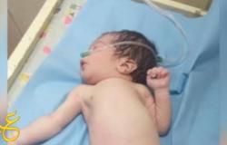  بالفيديو | أم تلقى بطفلها المولود من شباك الحمام فى مستشفى طنطا ويلتقطه الأهالى